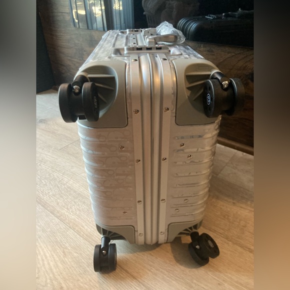 Authentic RIMOWA x DIOR carry on luggage - Picture 5 of 17